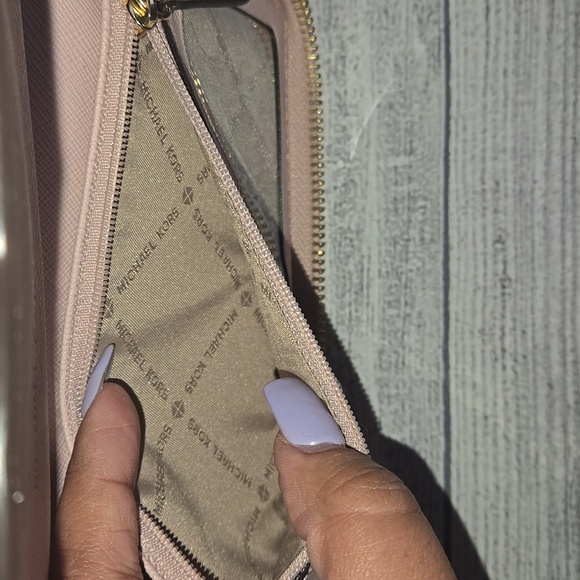 Michael Kors Pebbled Leather Smartphone Wristlet Light Pink/Gold - Picture 10 of 12